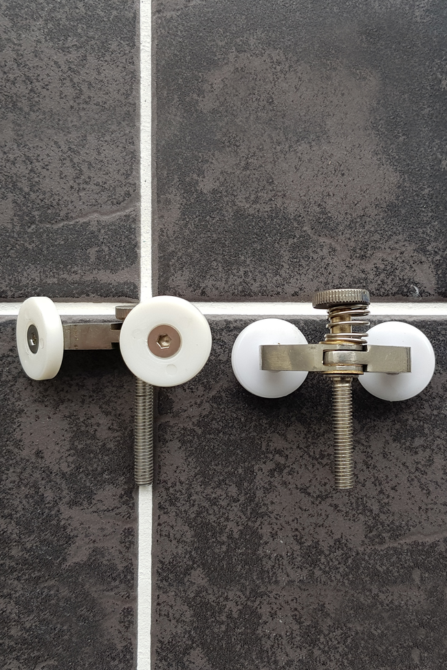 Truck wheel roller set